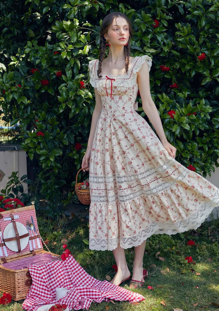 Red Garnet Corset Dress Váy Cottagecore Hoa Nhí: Nàng Thơ Đồng Nội Giữa Lòng Phố Thị