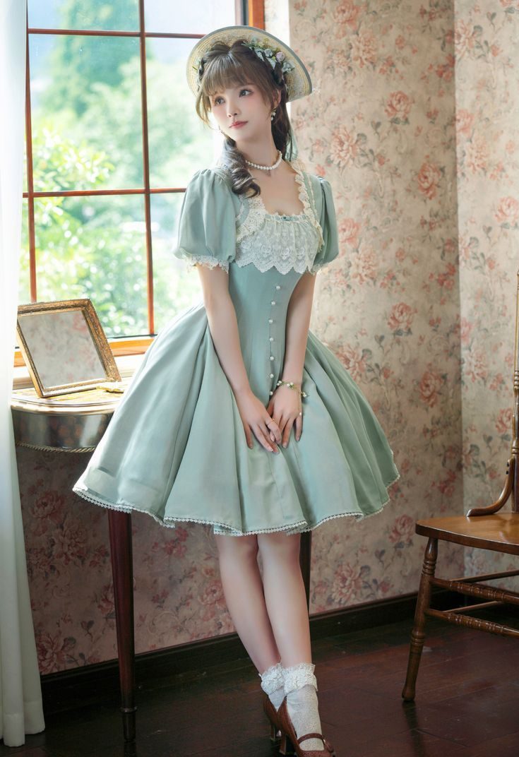 Weibo_ 👩🏻@谢安然 Váy Lolita Cổ Điển – Vẻ Đẹp Tiểu Thư Sang Trọng Và Thanh Lịch